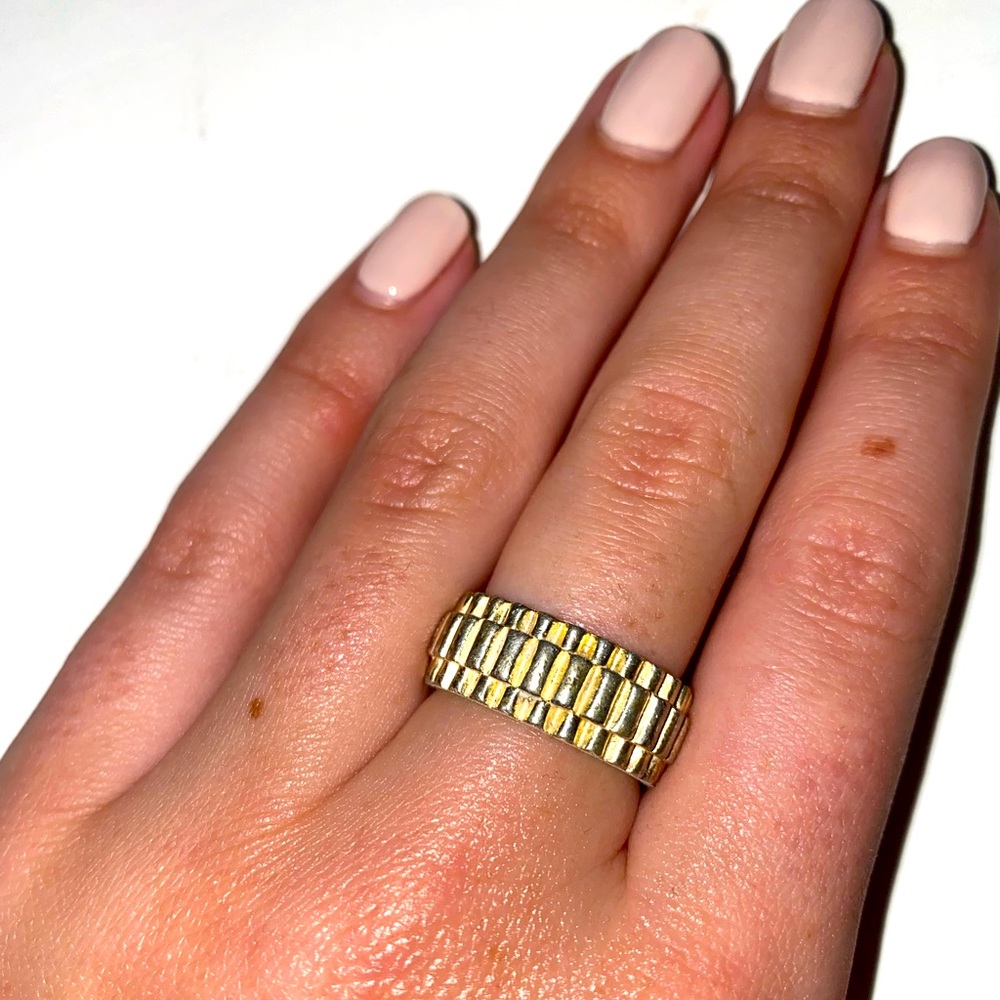 M Jewelers ring. Worn a few times in perfect condition